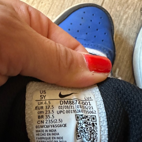 Nike size 5 boys - Picture 5 of 5